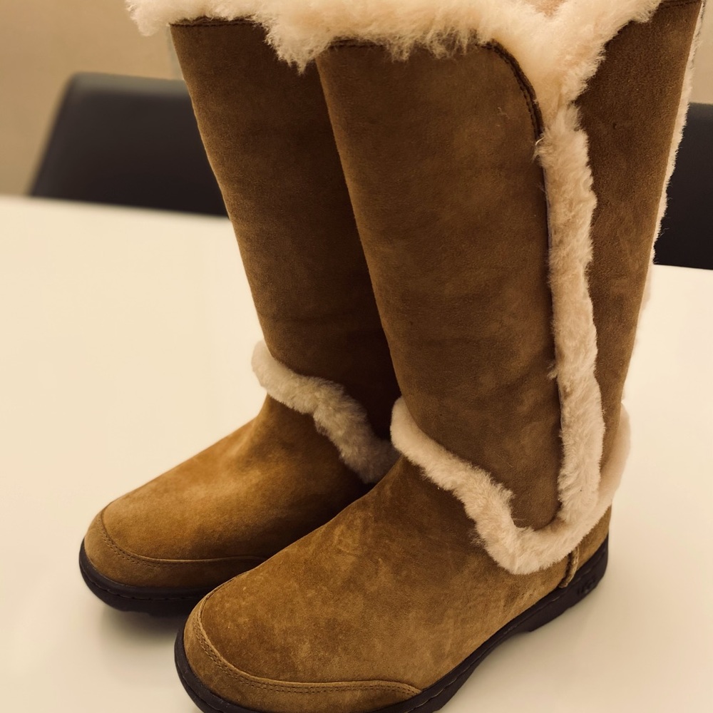 BNWB UGG KATIA CHESNUT SIZE 6 WOMEN